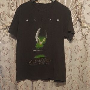 Alien Movie Graphic Tee with Green Egg Design Medium